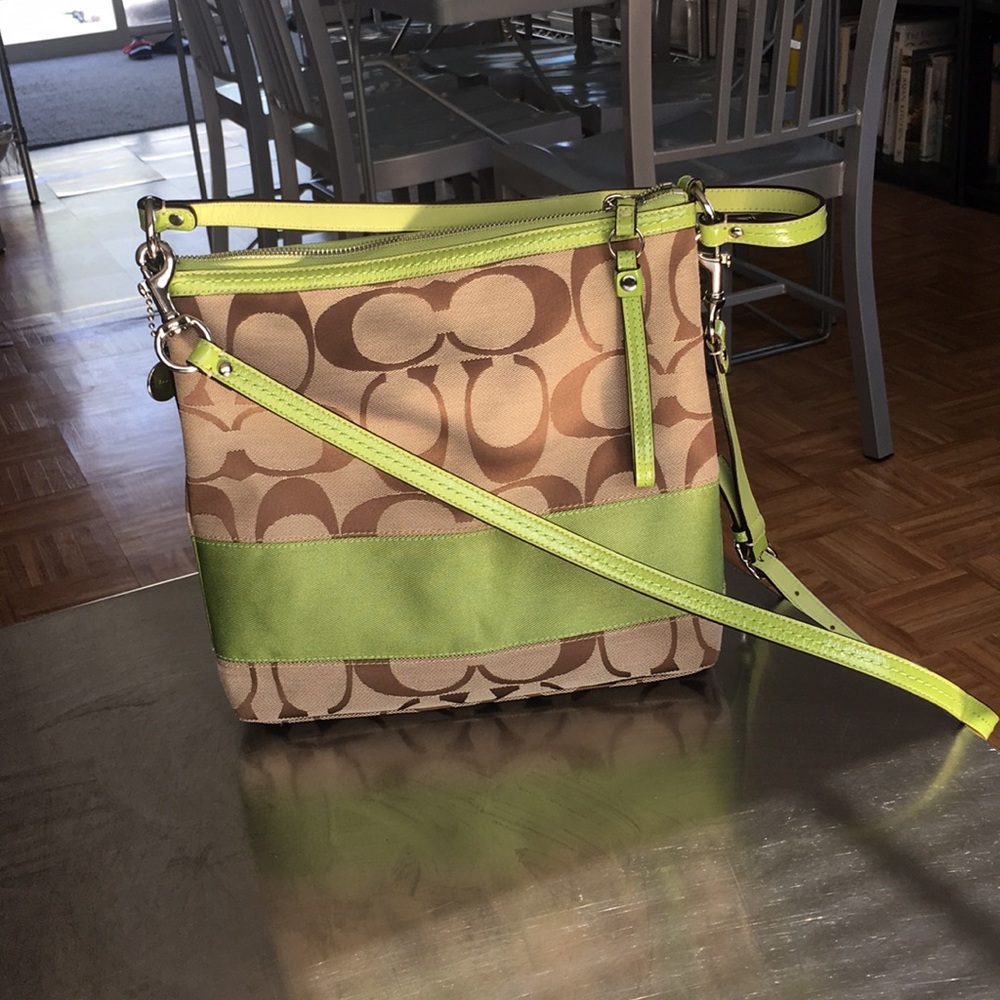 Coach/ Cross Body/ Messenger/ F13674
